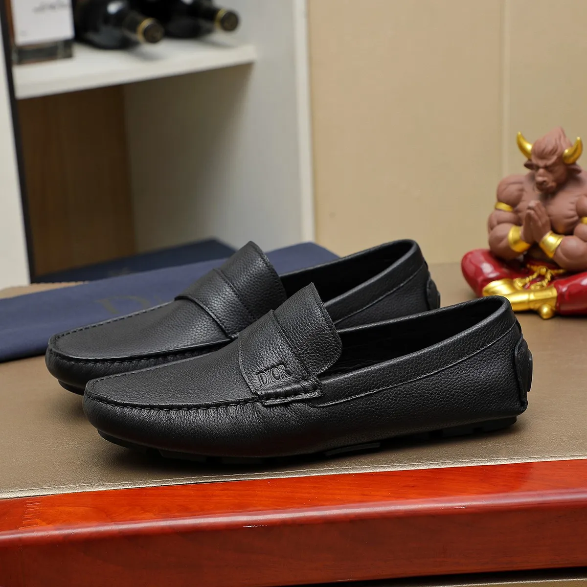 Men's shoes 💰380 🕷️🕷️[Dior] Dior's new casual men's shoes are launched in Hong Kong counters. Official website 1:1 production. Italian original first-layer cowhide + 🐷 leather lining. Designed by European and American masters. Perfect shape to create counter quality, solid color rubber wear-resistant outsole and classic dazzling toe! Super versatile and very comfortable. High-end without losing taste, fashionable and novel! ! Absolute focus! Colors available! Code number 38-44 (45.46 customized)